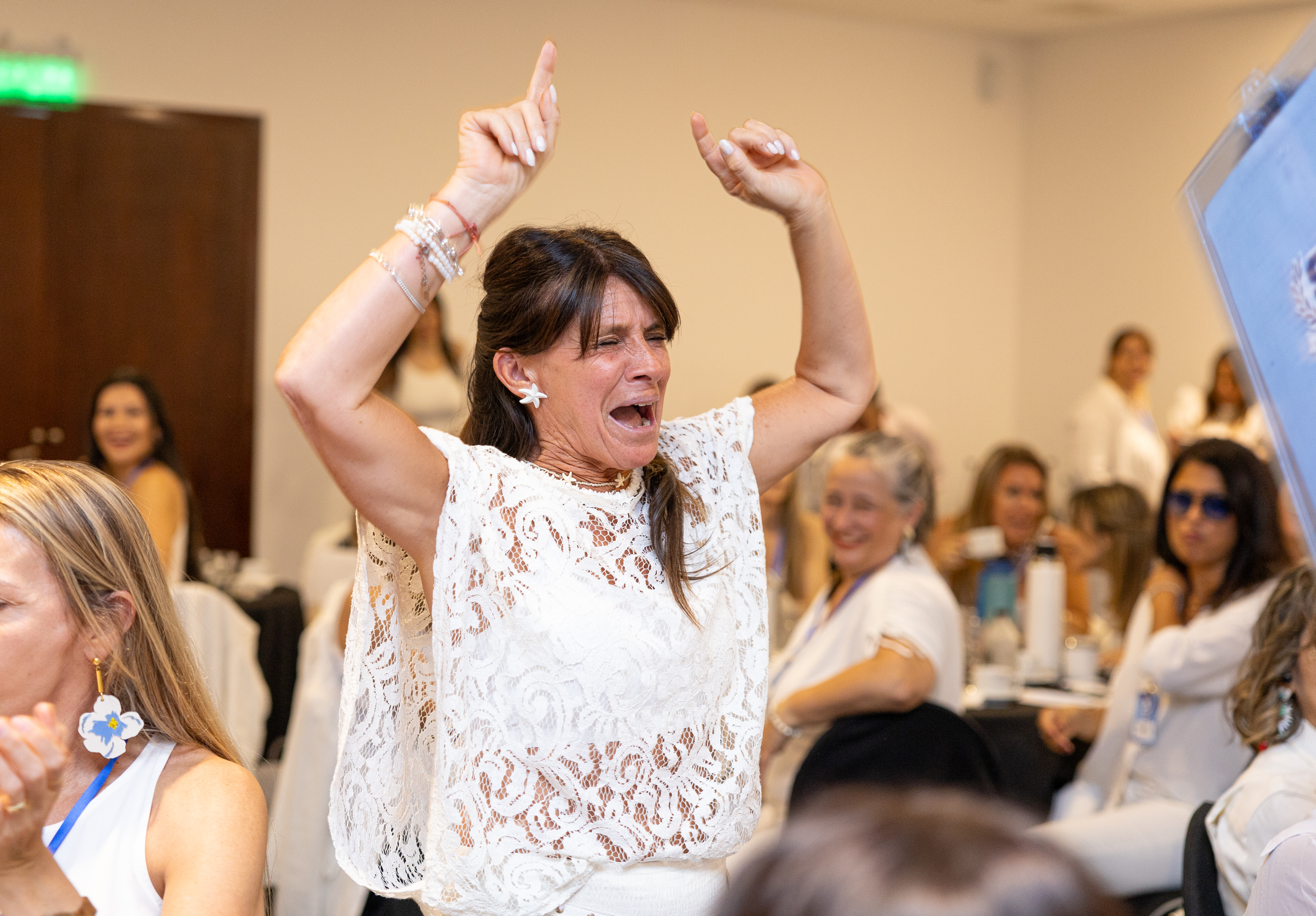 Mujeres compartiendo un momento de comunidad